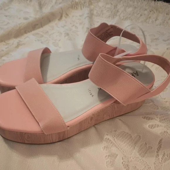 ANNE KLEIN NATALIA PLATFORM SANDAL IN ORANGE - Picture 3 of 5